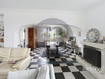 Maison - 196 m² - 9 pièces