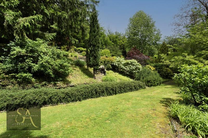 Maison - 312 m² - 9 pièces