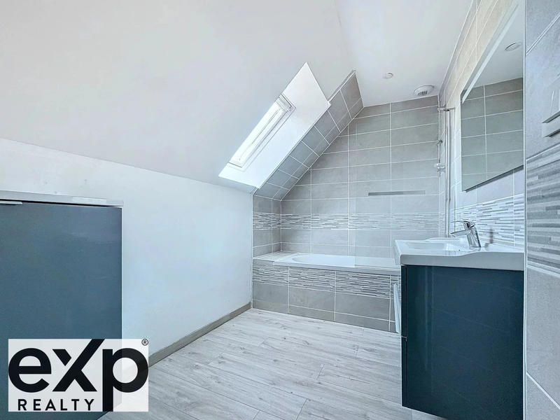 Maison - 218 m² - 6 pièces