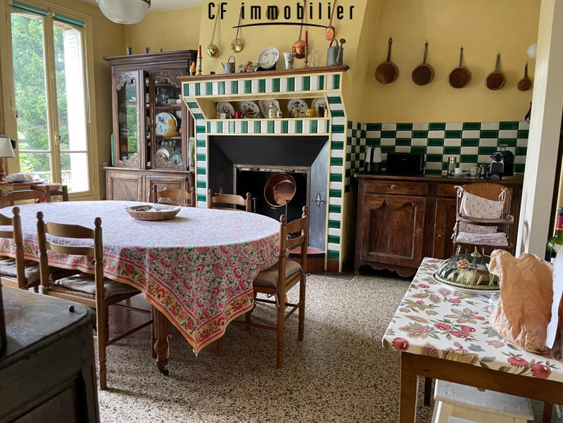 Maison - 316 m² - 10 pièces