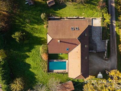 Maison - 215 m² - 6 pièces