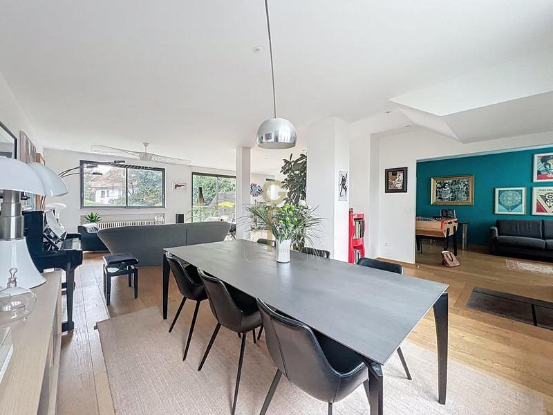 Maison - 219 m² - 6 pièces