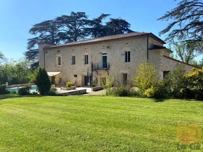 Maison - 450 m² - 11 pièces