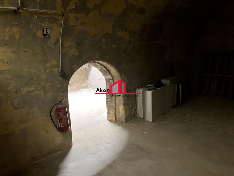 Local commercial - 130 m² - 1 pièce