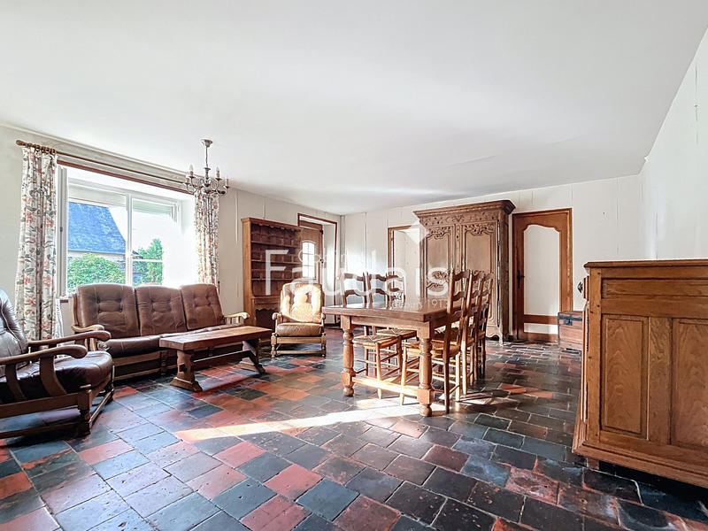 Maison - 212 m² - 8 pièces