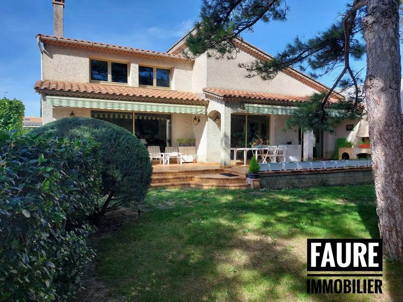 Villa - 270 m² - 10 pièces