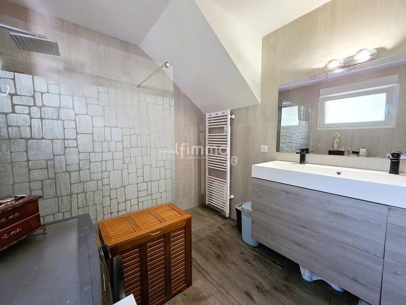 Maison - 204 m² - 11 pièces