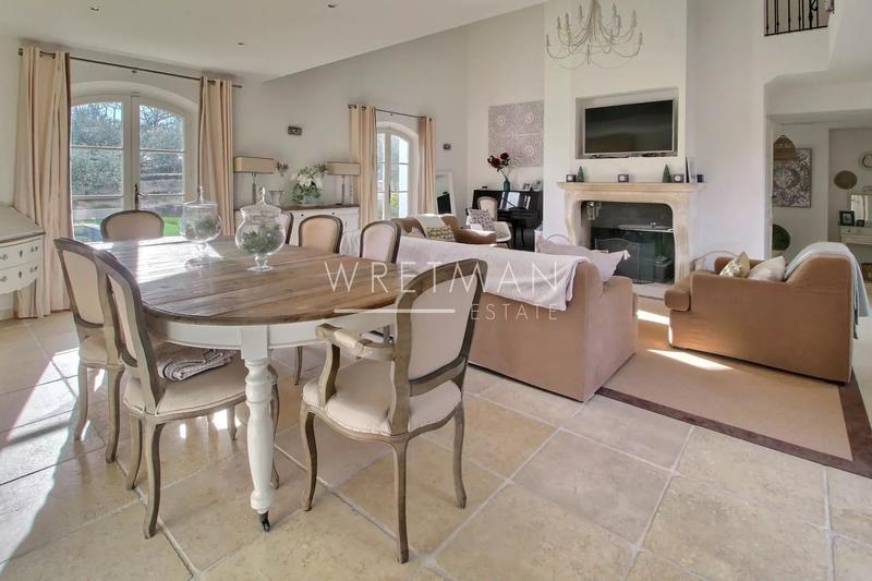 Villa - 192 m² - 8 pièces