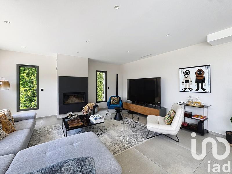 Maison - 230 m² - 7 pièces