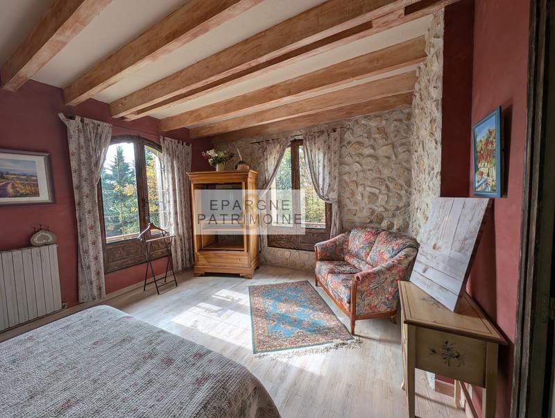 Maison traditionnelle - 203 m² - 9 pièces