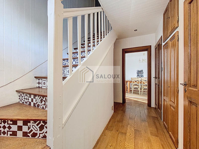 Maison - 273 m² - 7 pièces