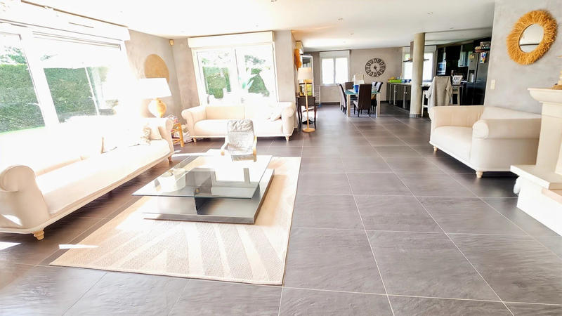 Maison - 221 m² - 5 pièces