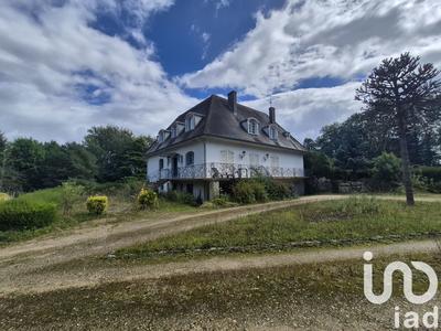 Maison - 268 m² - 9 pièces