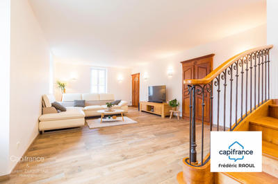 Maison - 240 m² - 8 pièces