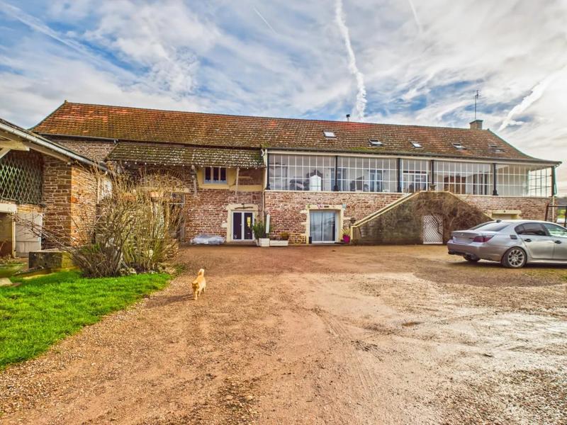 Demeure - 281 m² - 11 pièces