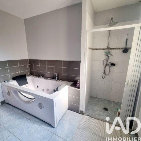 Maison - 238 m² - 8 pièces