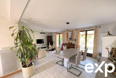 Maison - 163 m² - 9 pièces