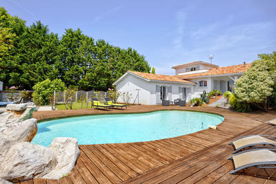 Maison - 260 m² - 8 pièces