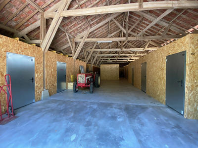 Maison - 300 m² - 25 pièces