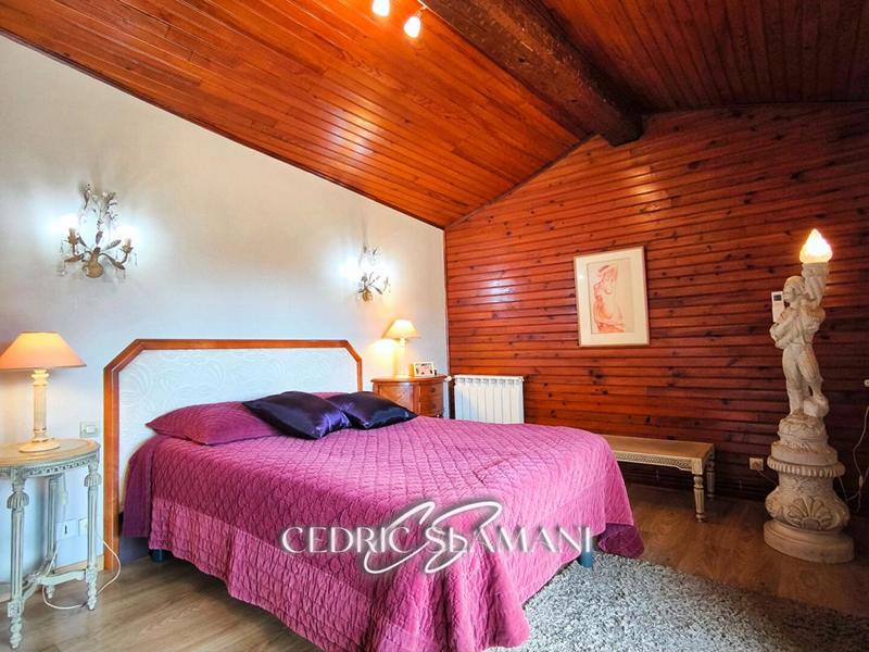 Maison - 195 m² - 7 pièces