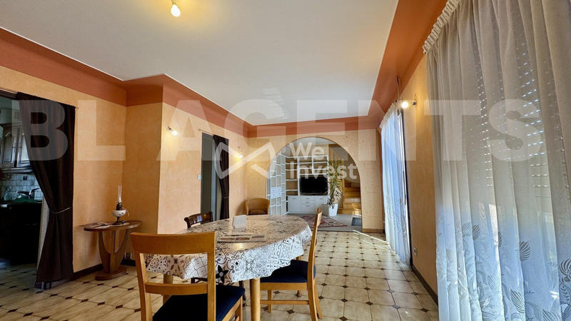 Maison - 121 m² - 8 pièces