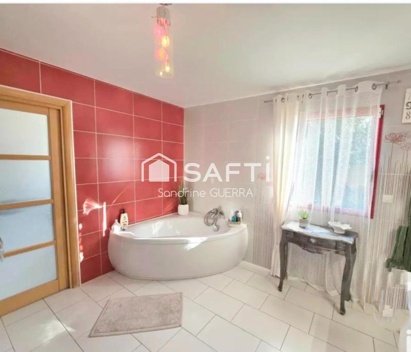 Maison - 213 m² - 8 pièces