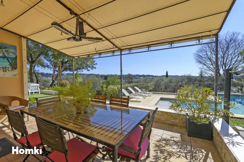 Maison - 180 m² - 6 pièces