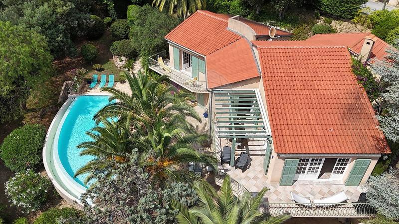 Villa - 185 m² - 6 pièces