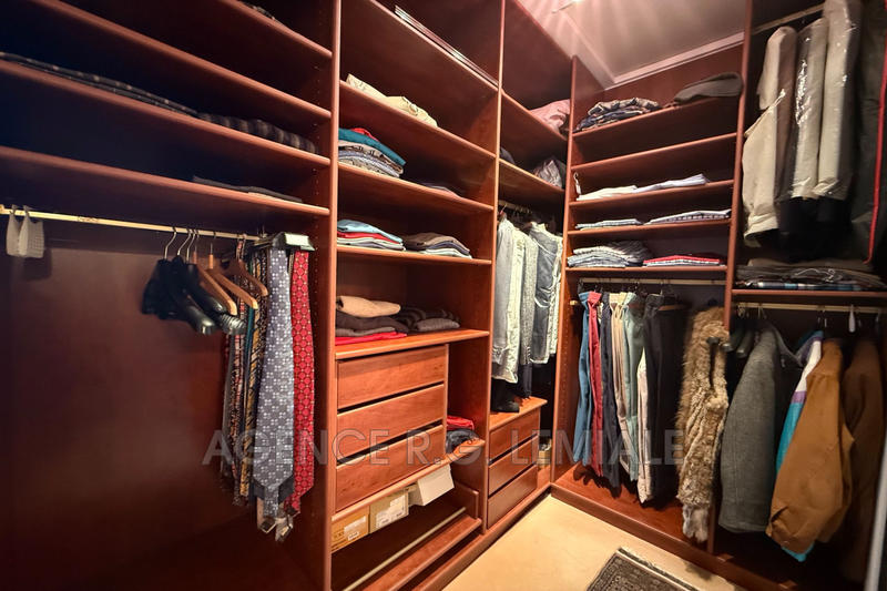 Maison - 223 m² - 7 pièces