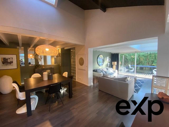 Maison - 221 m² - 9 pièces