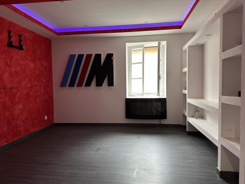 Maison - 202 m² - 9 pièces