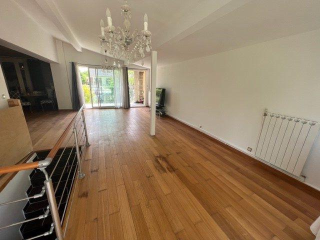 Maison - 180 m² - 7 pièces