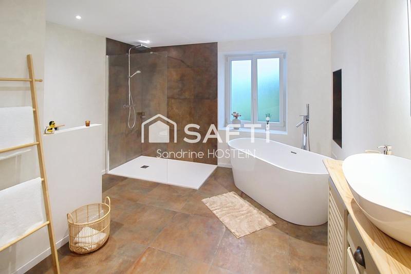 Maison - 284 m² - 10 pièces