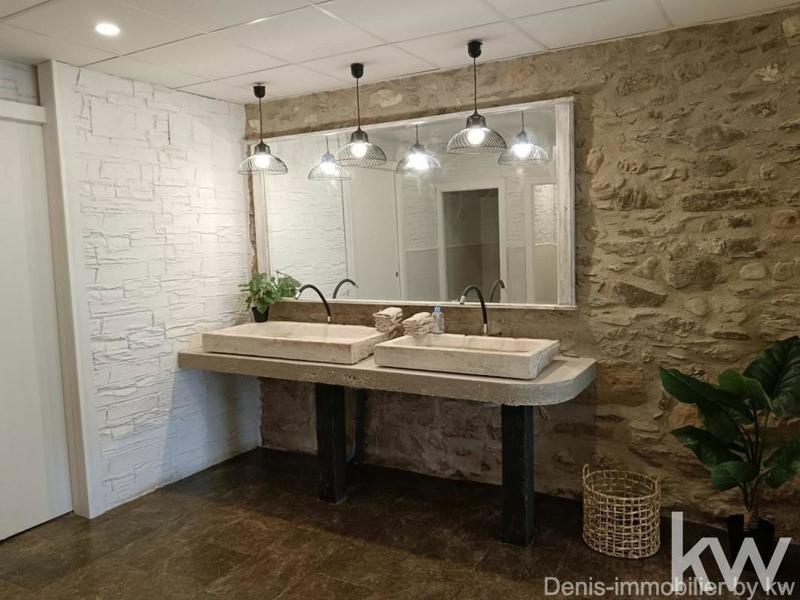 Propriété - 1 050 m² - 15 pièces