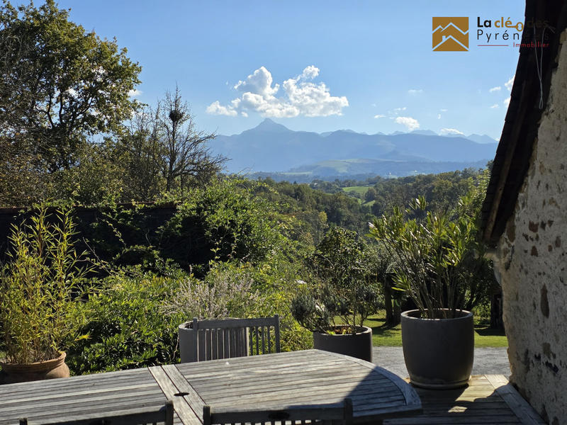 Maison traditionnelle - 310 m² - 10 pièces