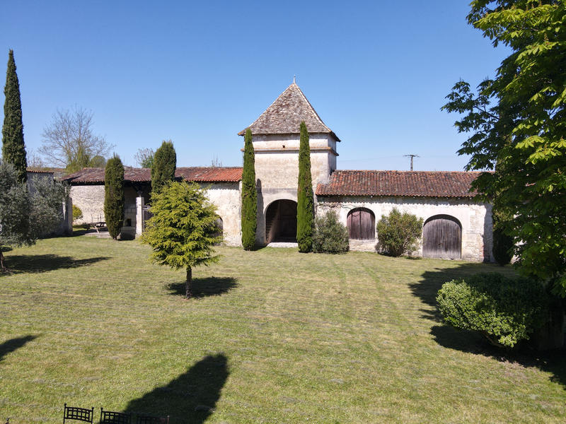 Propriété - 455 m² - 15 pièces