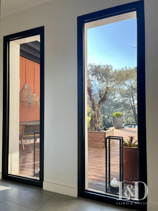 Maison contemporaine - 191 m² - 6 pièces