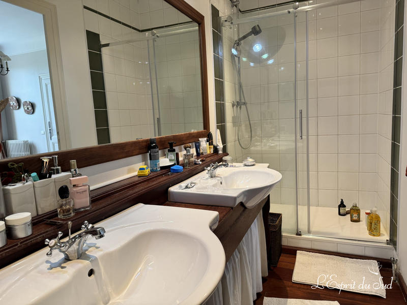 Maison - 400 m² - 10 pièces