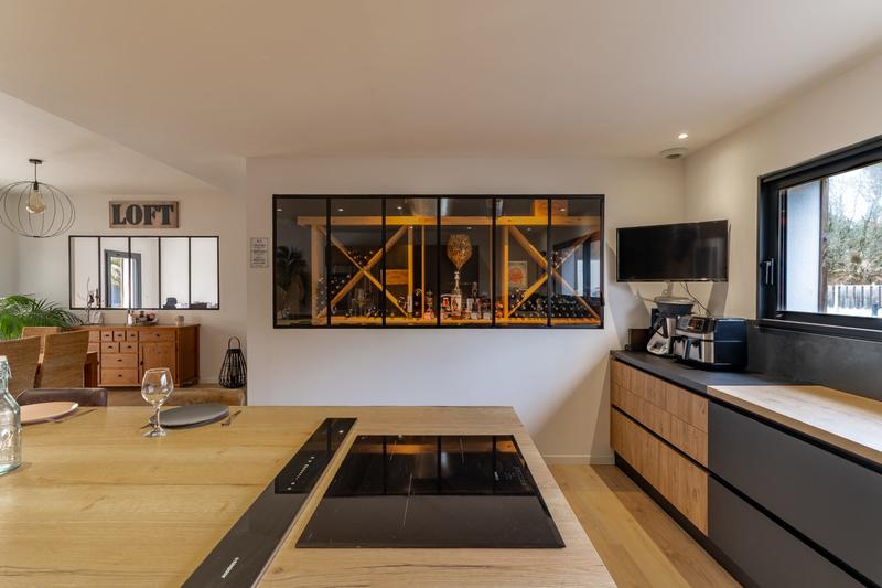 Maison - 210 m² - 6 pièces