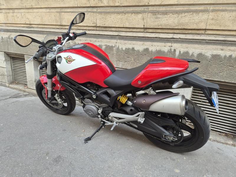 Ducati Monster 696