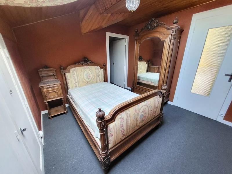 Maison traditionnelle - 255 m² - 11 pièces