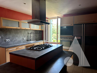 Maison - 714 m² - 7 pièces