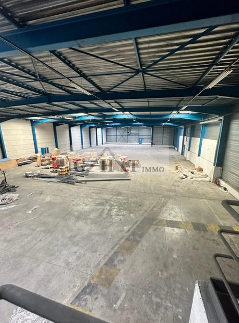 Entrepôt - 1 640 m²