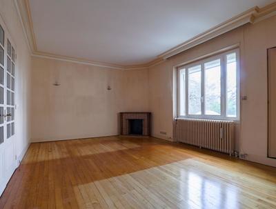 Maison - 241 m² - 9 pièces