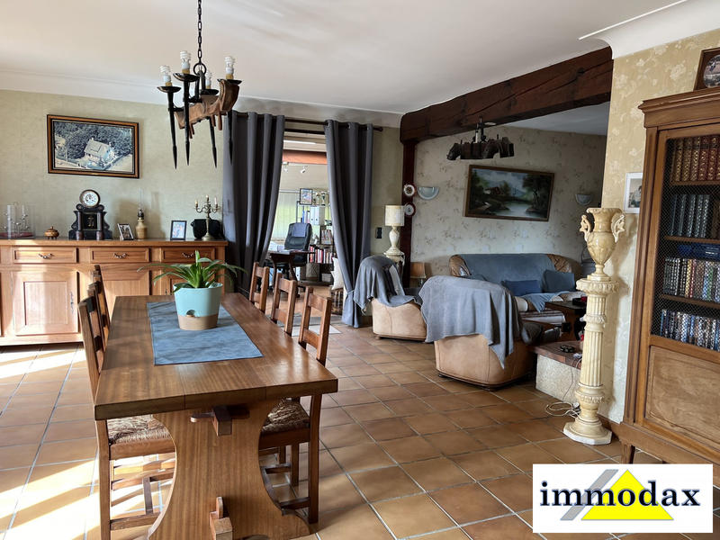 Maison traditionnelle - 250 m² - 6 pièces