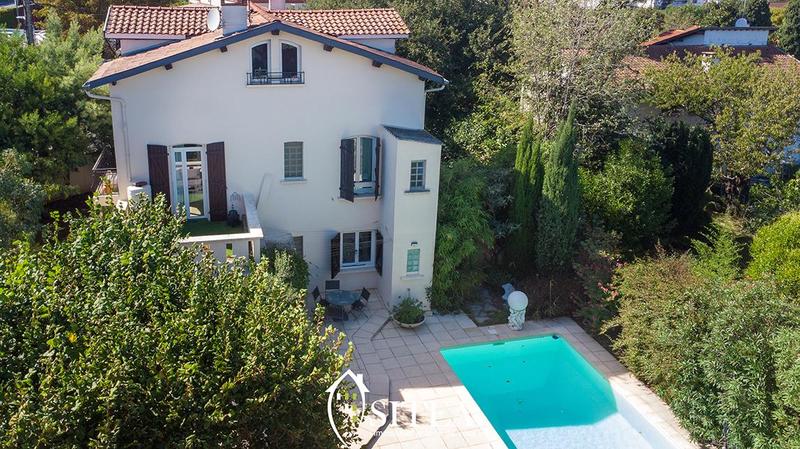 Maison - 209 m² - 5 pièces