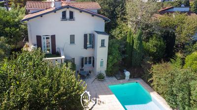 Maison - 209 m² - 5 pièces