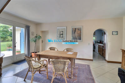 Maison traditionnelle - 141 m² - 5 pièces