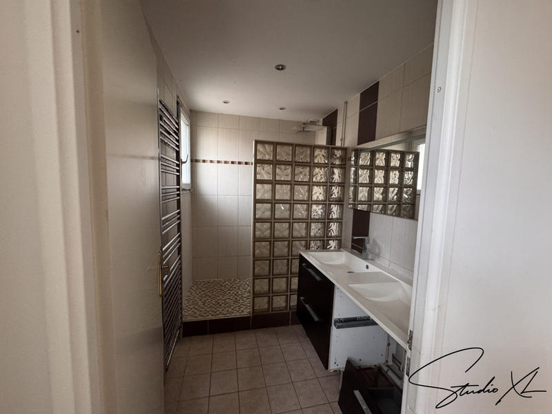 Maison traditionnelle - 121 m² - 7 pièces