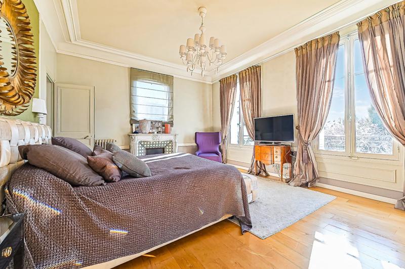 Maison - 340 m² - 8 pièces